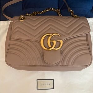 Gucci GG Marmont MEDIUM shoulder bag